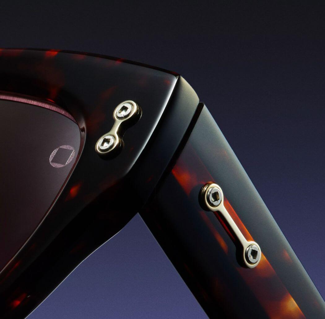 AKONI（アコニ）アイウェアの丁番部とフレーム構造を捉えたディテール写真