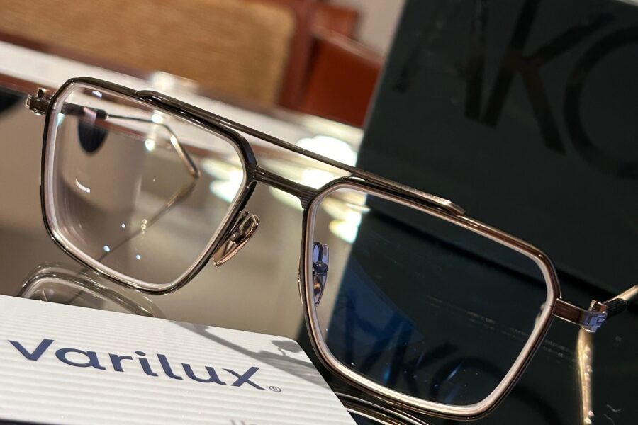 AKONI model TERESTO lens Varilux Physio extensee 素敵な眼鏡のご紹介